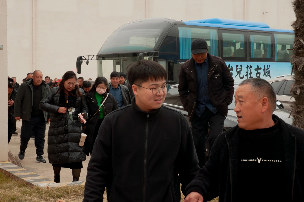 共望未來，譜合作新篇：福農(nóng)農(nóng)資團隊蒞臨新鄉(xiāng)中電、弗思特進行參觀考察。